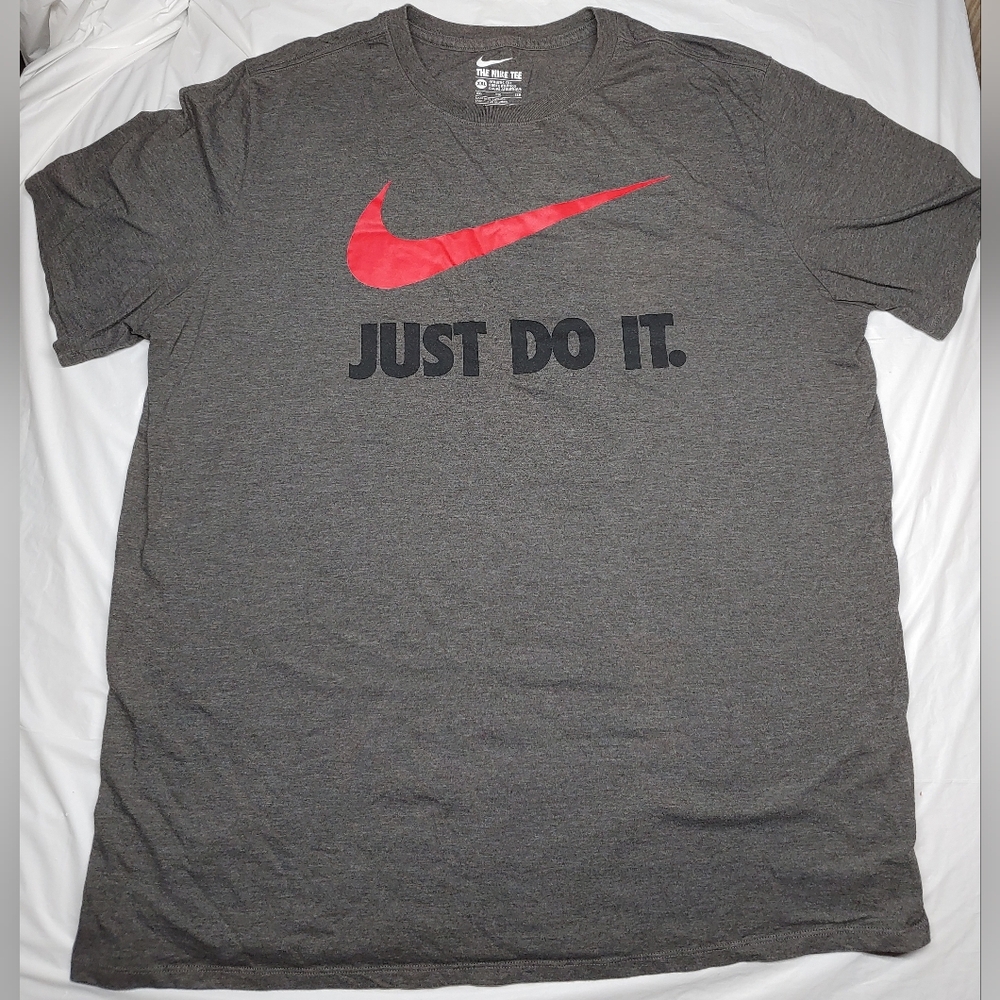 Nike Men's Gray The Nike Tee with Red Logo Big Swoosh 2XL